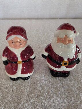 Publix Santa Salt and Pepper Set